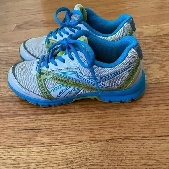 Reebok shoes, Size 4 (kids) 6(women) FAIR CONDITION - Picture 2 of 9